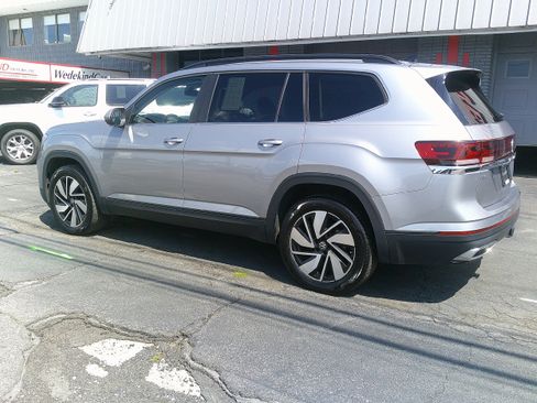 Used 2025 Volkswagen Atlas SE AWD/4WD image 13