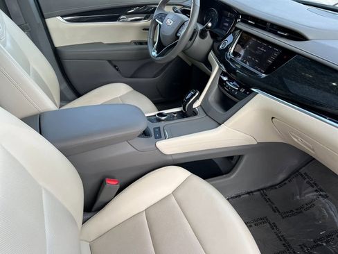 Used 2022 Cadillac XT6 Premium Luxury w/ Technology Package image 17