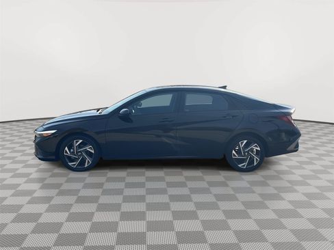 Used 2025 Hyundai Elantra Sport FWD image 10