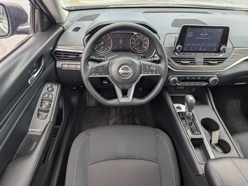 Used 2025 Nissan Altima 2.5 SV FWD image 27