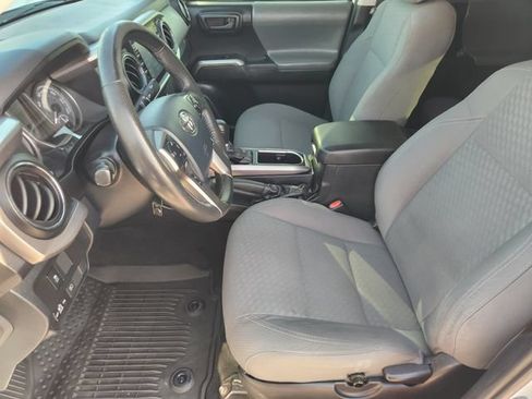 Used 2020 Toyota Tacoma SR5 w/ SR5 Appearance Package (SM) RWD image 13
