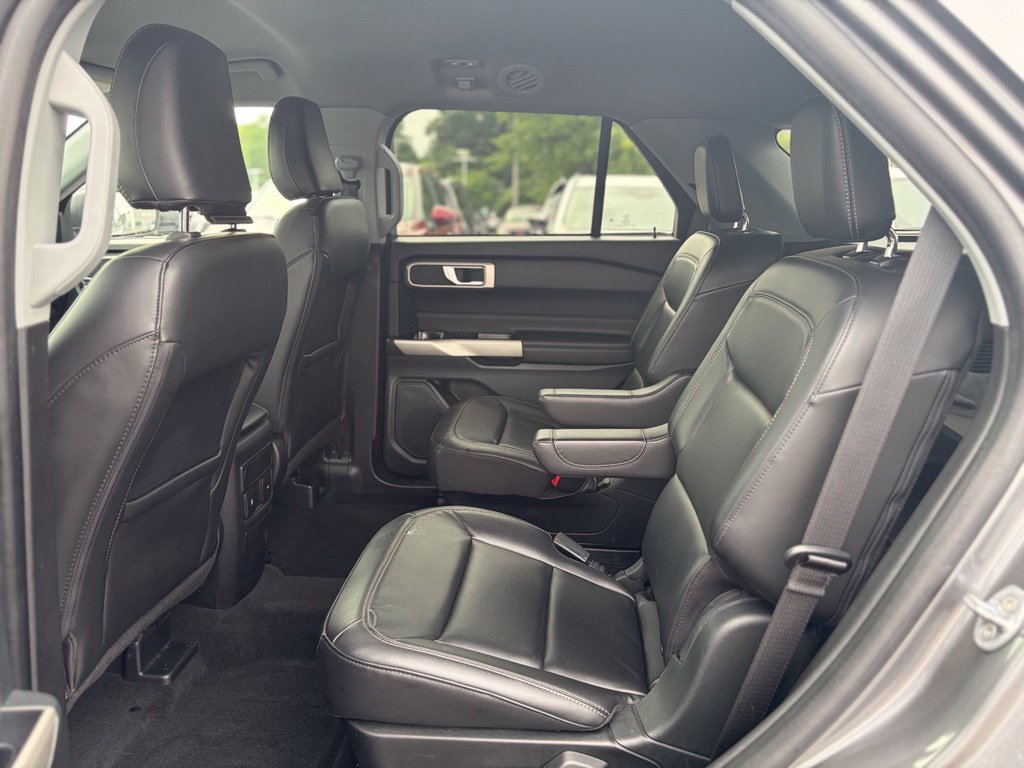 Used 2023 Ford Explorer XLT w/ Equipment Group 202A AWD/4WD image 13