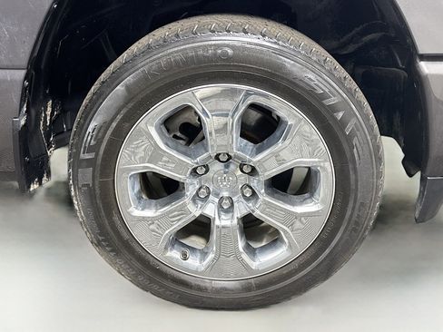 Used 2019 RAM 1500 Big Horn image 32