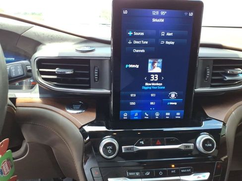 Used 2024 Ford Explorer King Ranch w/ Technology Package AWD/4WD image 10