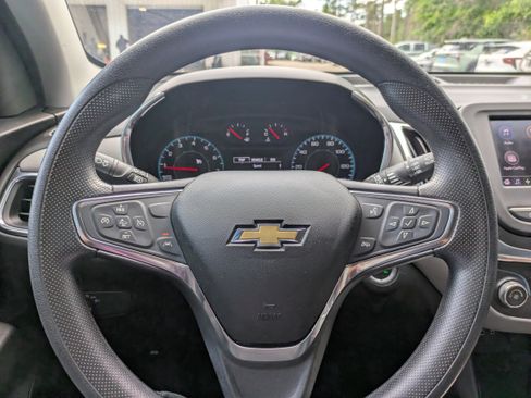 Used 2021 Chevrolet Equinox LS FWD image 20
