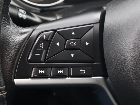 Used 2018 Nissan Rogue Sport SV w/ SV Technology Package image 21