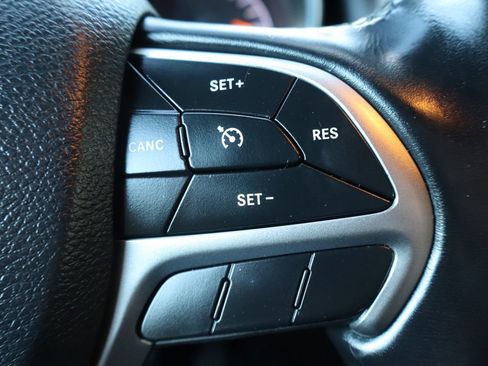 Used 2021 Jeep Grand Cherokee Limited AWD/4WD image 31