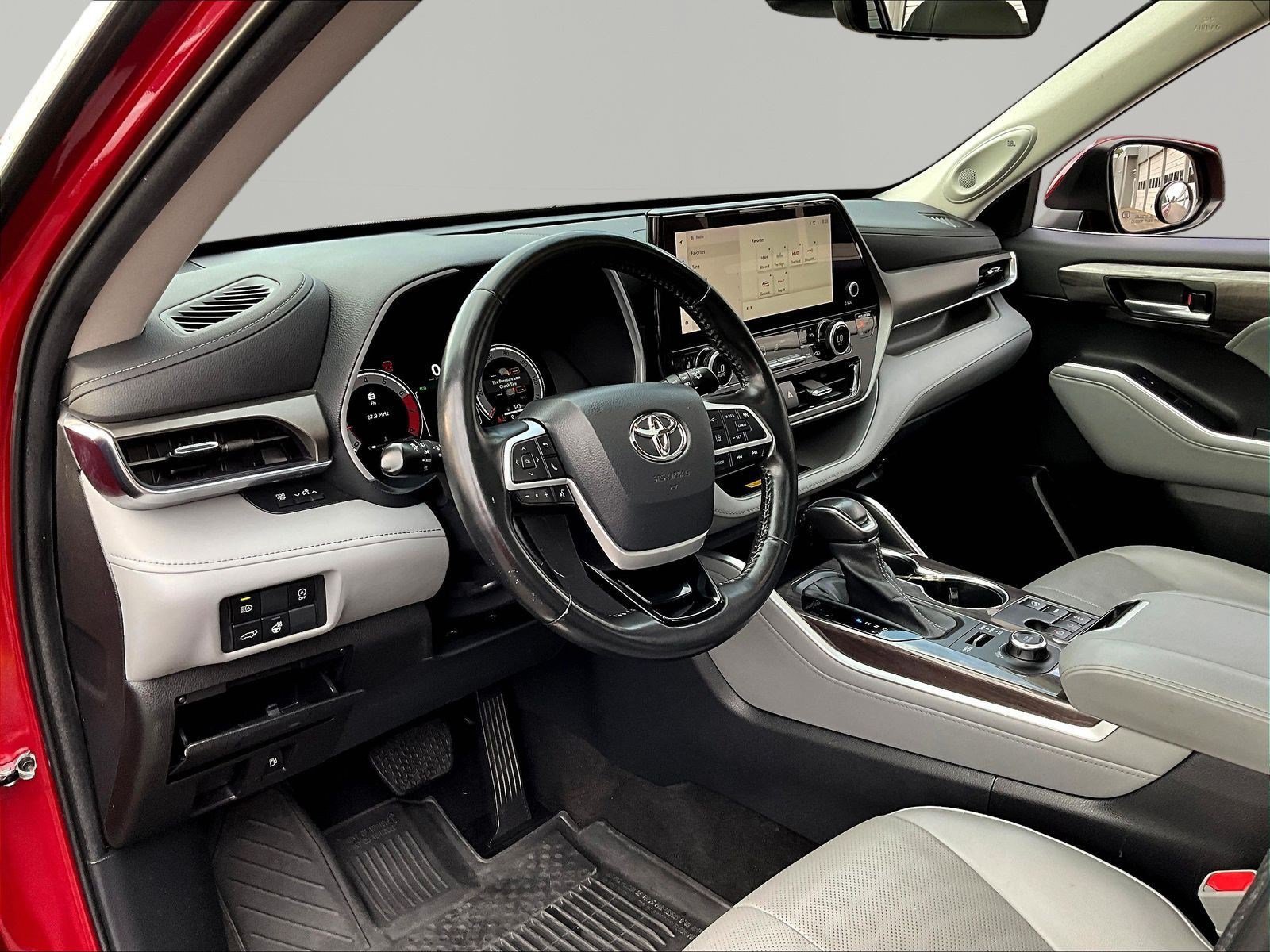 Used 2023 Toyota Highlander Limited AWD/4WD image 17