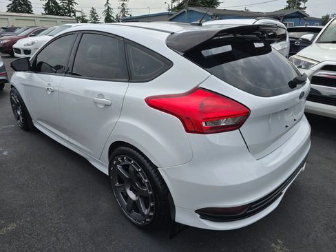 Used 2017 Ford Focus ST FWD image 2
