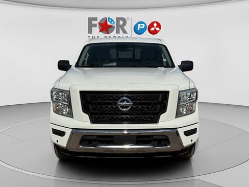 Used 2022 Nissan Titan SV w/ SV Convenience Package image 8