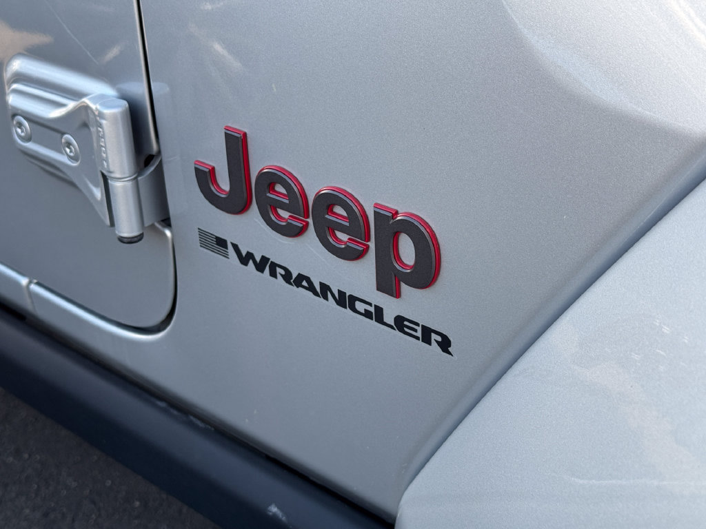 Used 2023 Jeep Wrangler Unlimited Rubicon AWD/4WD image 16