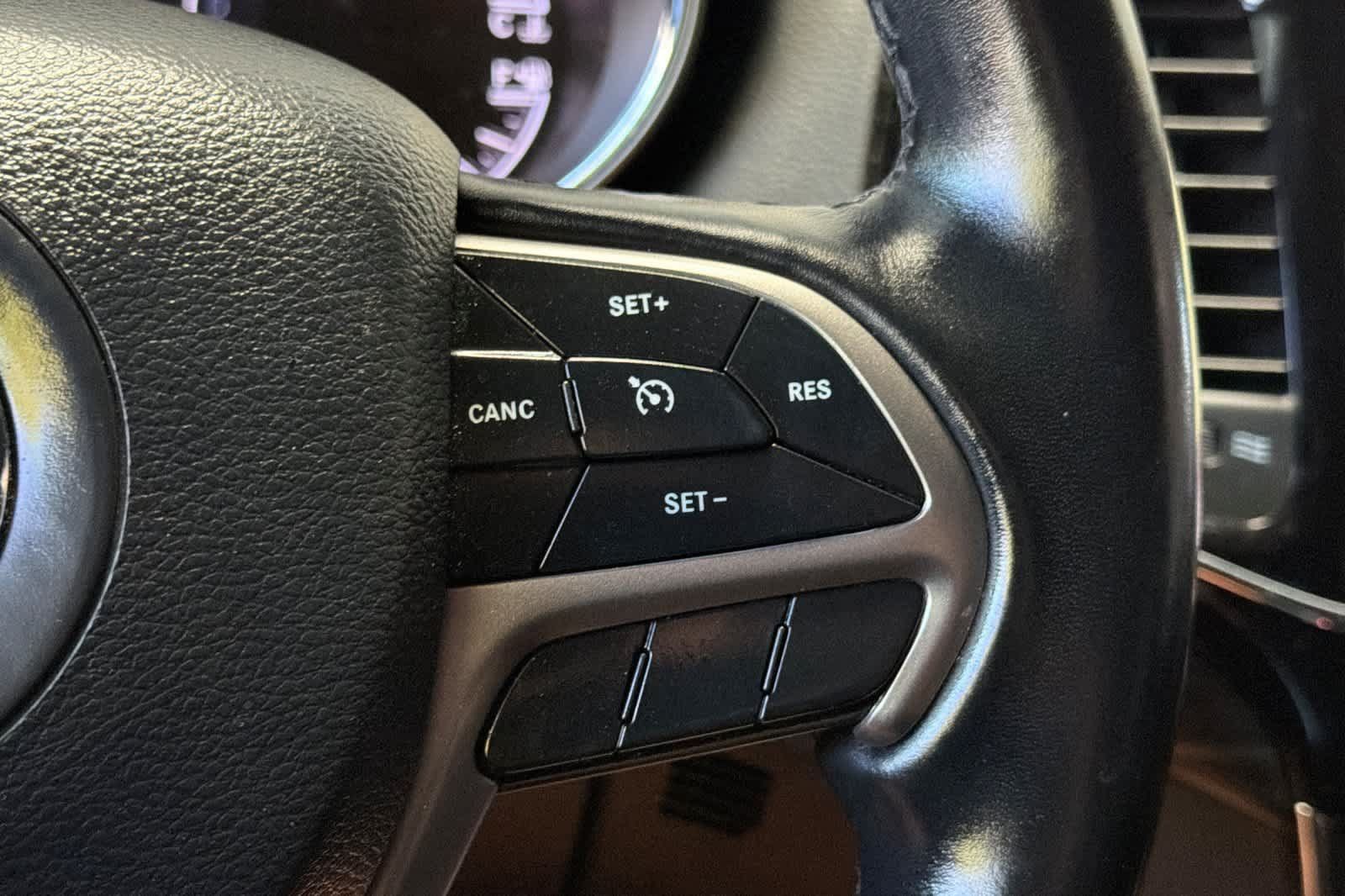 Used 2020 Jeep Grand Cherokee Altitude AWD/4WD image 27