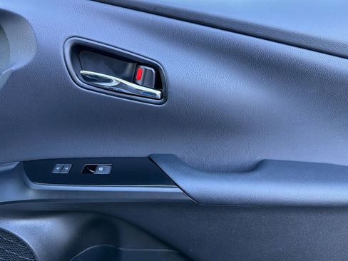 Used 2017 Toyota Prius Prime Premium image 22