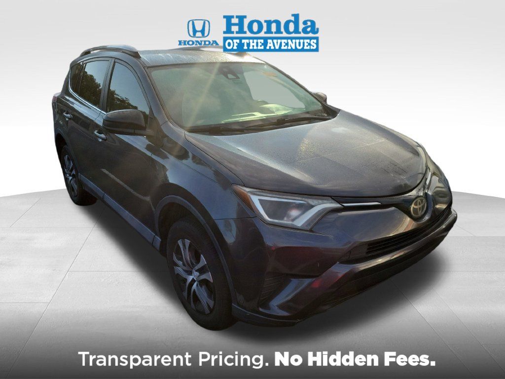 Used 2018 Toyota RAV4 LE FWD image 1