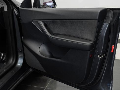 Used 2022 Tesla Model Y Long Range image 47