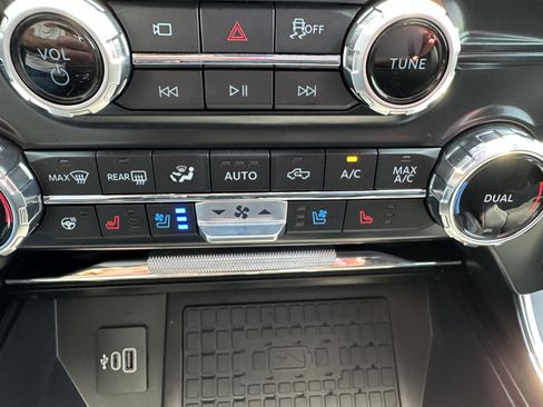 Used 2025 Ford F150 Raptor AWD/4WD image 15