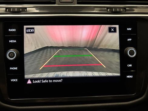 Used 2022 Volkswagen Tiguan SEL R-Line AWD/4WD image 18