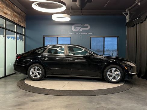 Used 2023 Hyundai Sonata SE FWD image 2