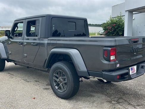 New 2025 Jeep Gladiator Sport image 5