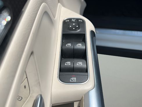 Used 2021 Mercedes-Benz GLB 250 4MATIC image 14