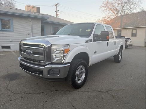Used 2015 Ford F250 XLT image 1