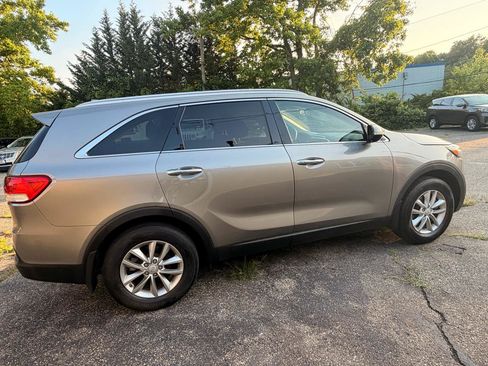 Used 2018 Kia Sorento FWD image 8