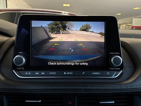 Used 2025 Nissan Rogue SV FWD image 34