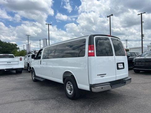 New 2025 Chevrolet Express 3500 Extended RWD image 5