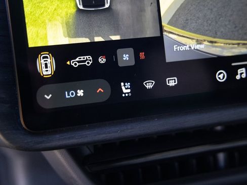 Used 2025 Rivian R1S Adventure image 31