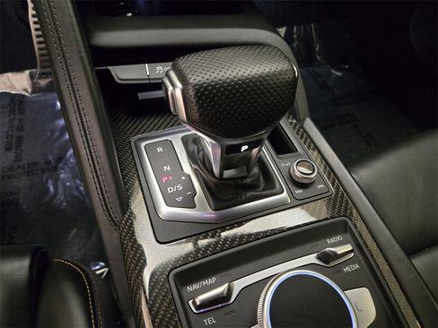 Used 2021 Audi R8 V10 w/ Premium Package image 39