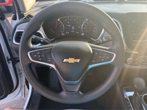 Used 2022 Chevrolet Equinox LS w/ LS Convenience Package AWD/4WD image 9