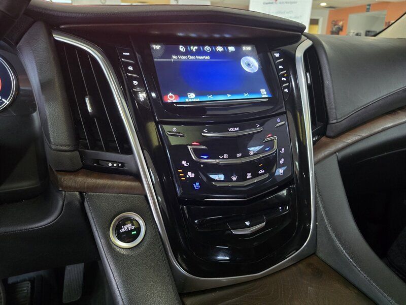Used 2018 Cadillac Escalade Premium Luxury AWD/4WD image 23