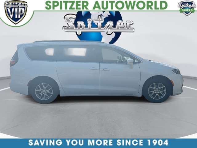 Used 2022 Chrysler Pacifica Touring-L FWD image 11