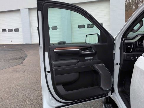 Used 2023 Jeep Grand Cherokee Limited w/ Black Appearance Package image 7