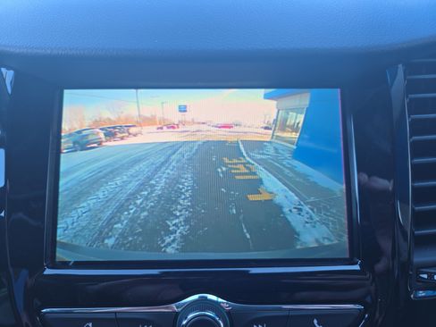 Certified 2022 Chevrolet Trax LT w/ LT Convenience Package image 10