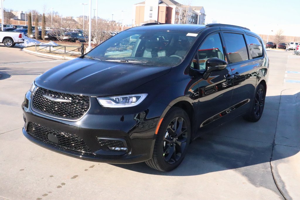 New 2026 Chrysler Pacifica Select w/ S Appearance Package FWD image 10