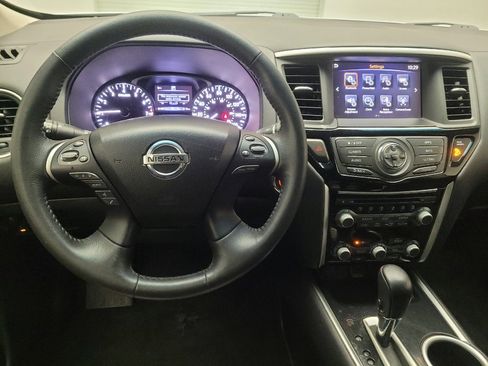 Used 2019 Nissan Pathfinder SV image 22