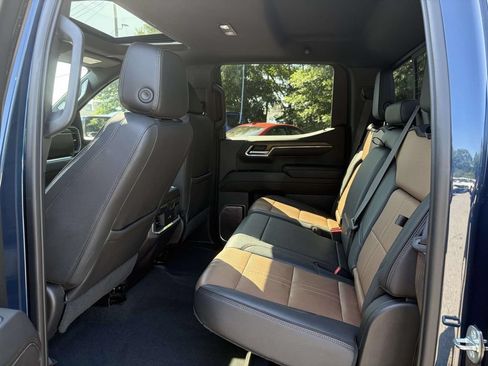 Used 2023 Chevrolet Silverado 1500 High Country w/ High Country Premium Package AWD/4WD image 12