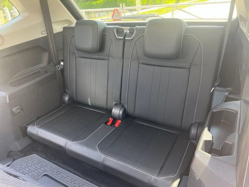 Used 2023 Volkswagen Tiguan SE FWD image 24