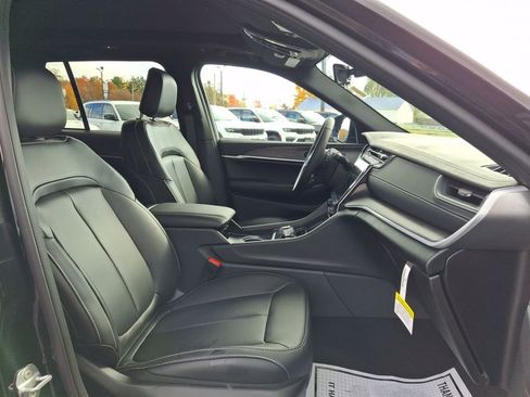 New 2025 Jeep Grand Cherokee Limited w/ Black Appearance Package image 12