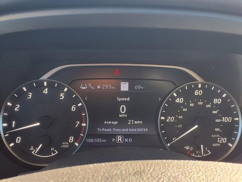 Used 2021 Nissan Titan SV w/ SV Convenience Package image 13