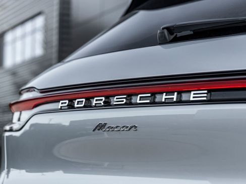 Certified 2026 Porsche Macan AWD/4WD image 15