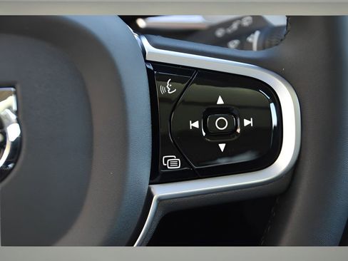 Used 2025 Volvo XC60 T8 Plus w/ Protection Package Premier image 31