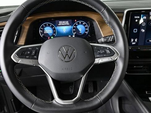 Certified 2025 Volkswagen Atlas SE image 5