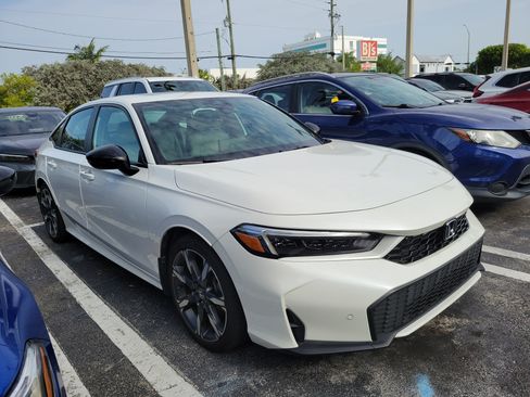 Used 2025 Honda Civic Sport Touring image 2