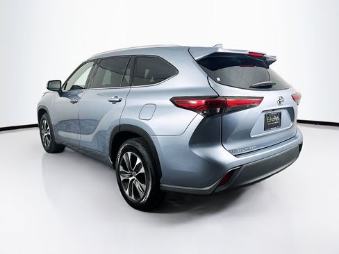 Used 2020 Toyota Highlander XLE FWD image 5