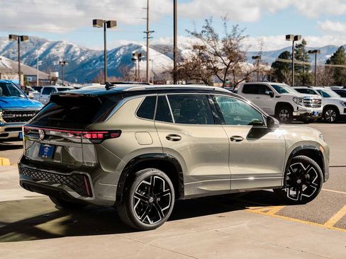 New 2026 Volkswagen Tiguan SEL R-Line image 2