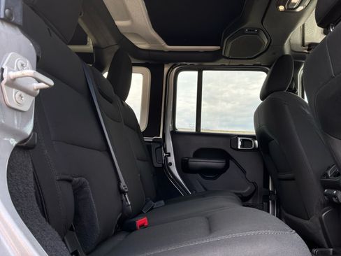 Used 2021 Jeep Wrangler Unlimited Sport AWD/4WD image 19