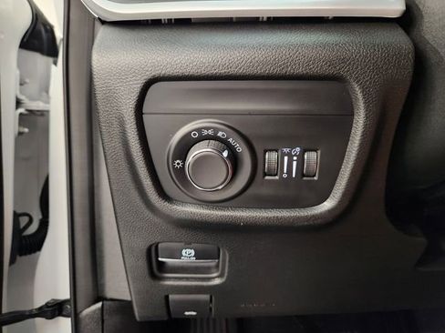 Used 2024 Jeep Grand Cherokee Altitude AWD/4WD image 22
