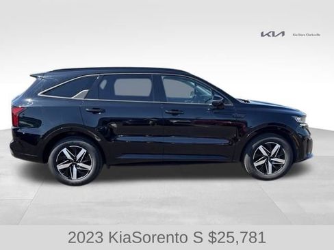 Used 2023 Kia Sorento S w/ Panoramic Sunroof Package FWD image 9